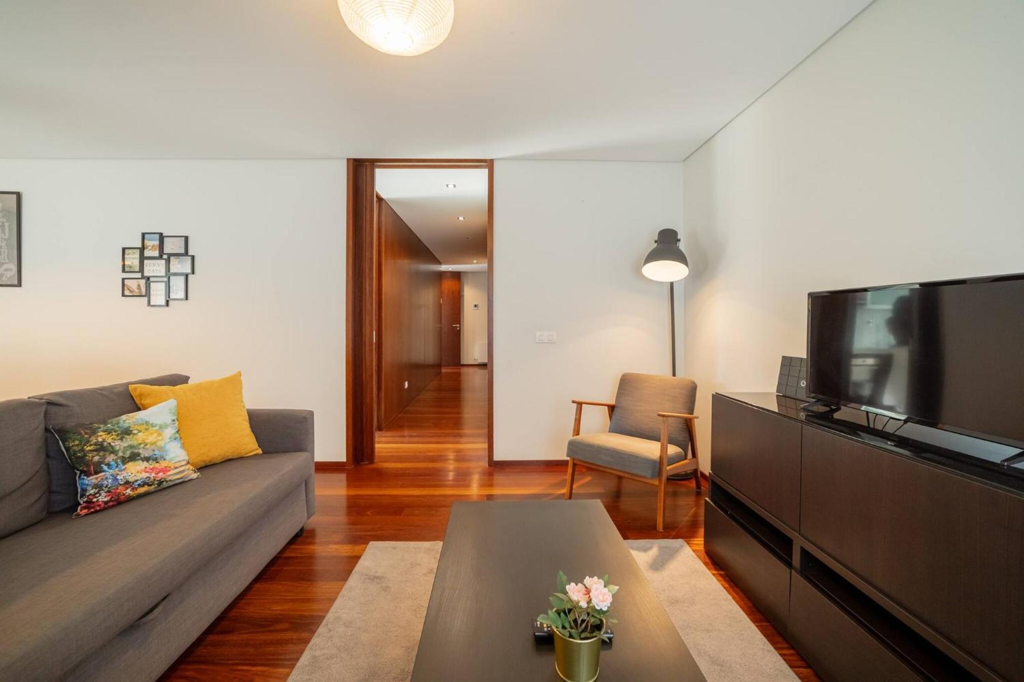 Modern Cedofeita By Hosty Porto